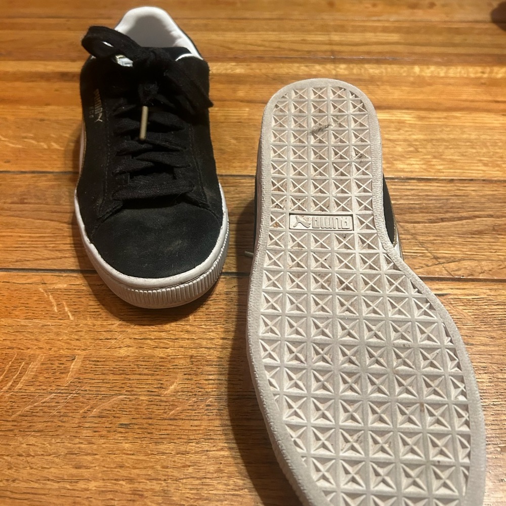 Black puma shoes, size 8. - Picture 4 of 5
